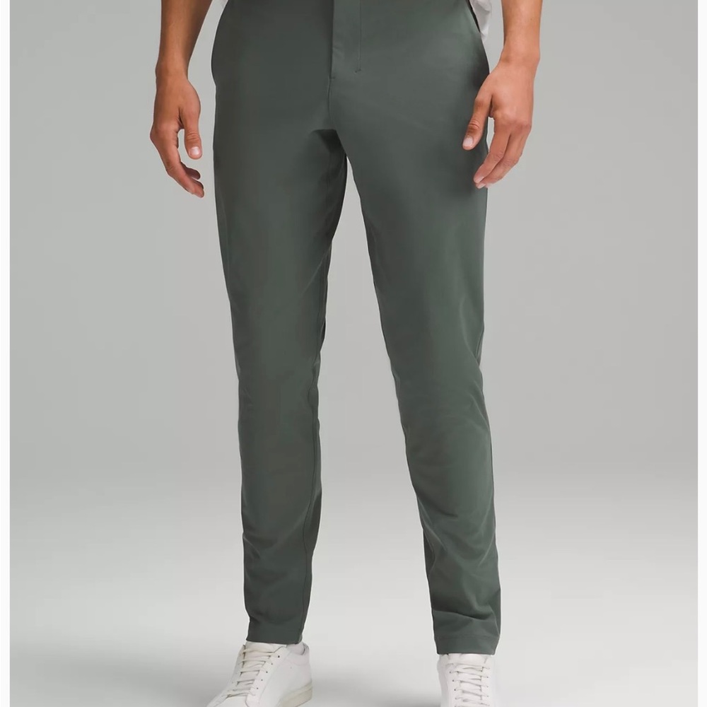 Lululemon mens ABC Slim-Fit Trouser 30"
Warpstreme- worn once, smoke free home